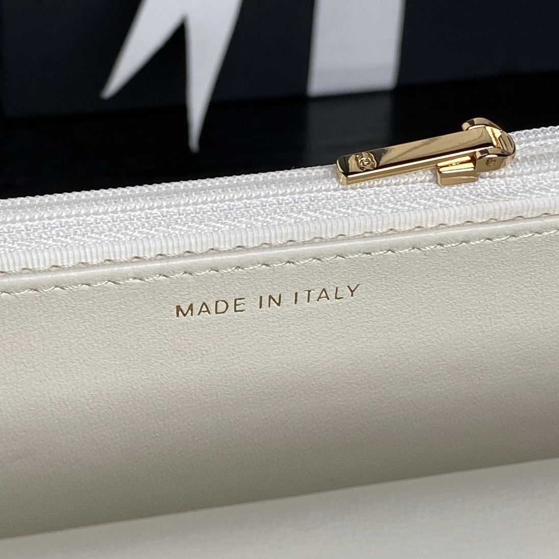 Chanel 25S Chain Wallet 19 in Ivory Lambskin Gold Hardware
