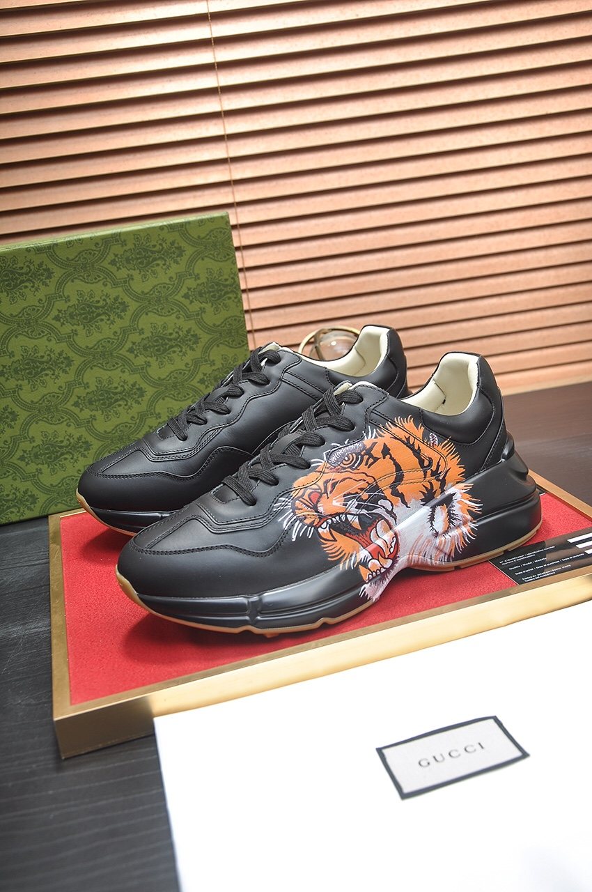 Gucci Tiger Graphic Low-Top Sneakers — front