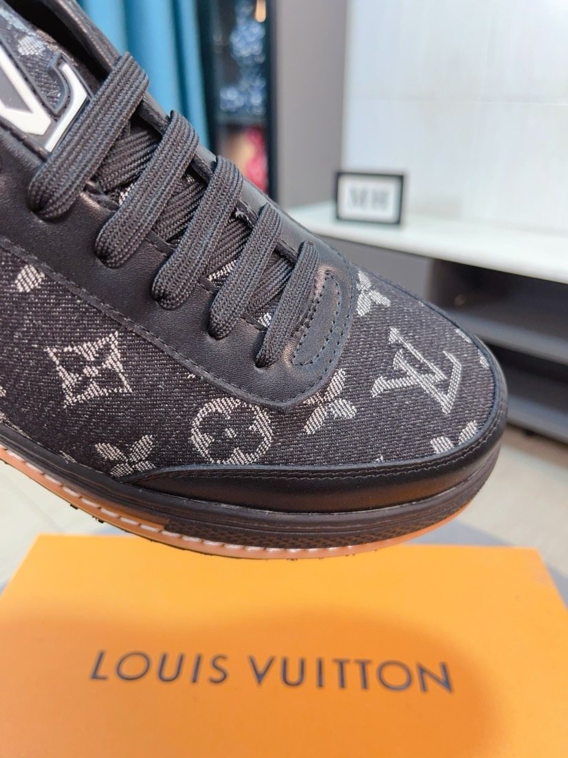 Louis Vuitton Monogram Low-Top Sneakers — detail