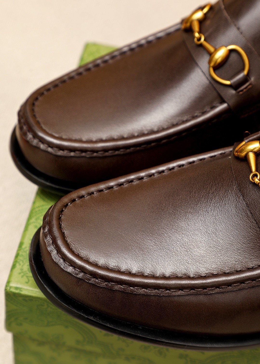 GUCCI Leather Horsebit-Style Loafers — detail